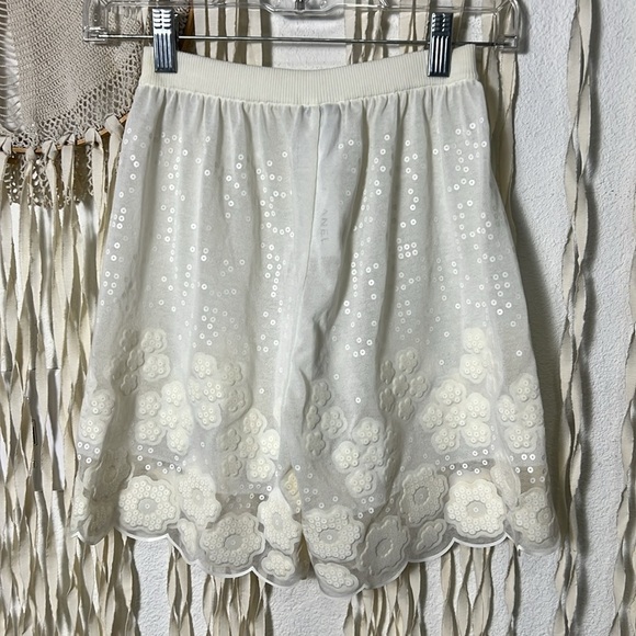 CHANEL NWT 2017 Mini Embellished Scallop Hem Shorts Size 36(US4) - Picture 5 of 12
